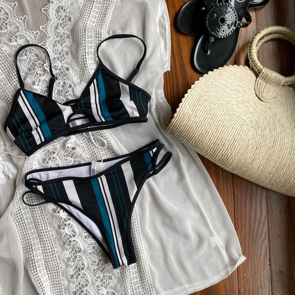 Cupshe Other - Cupshe Blue, Black, and White Striped Bikini 👙
